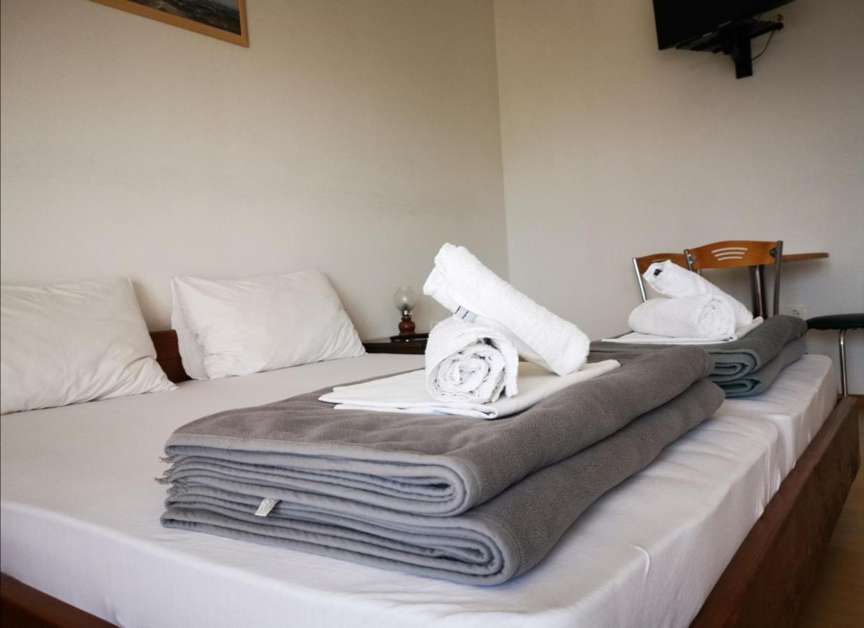 Apartments Plazibat Škrip Exteriör bild