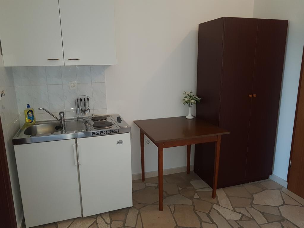 Apartments Plazibat Škrip Exteriör bild