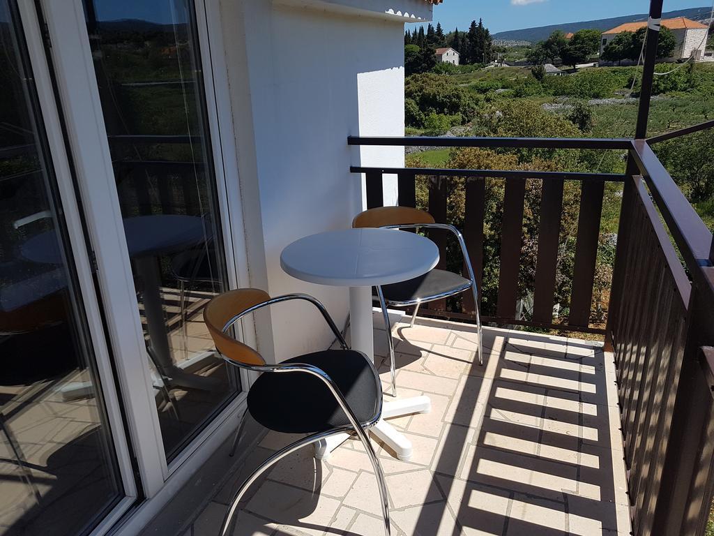 Apartments Plazibat Škrip Exteriör bild