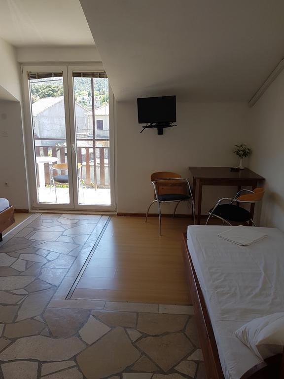 Apartments Plazibat Škrip Exteriör bild