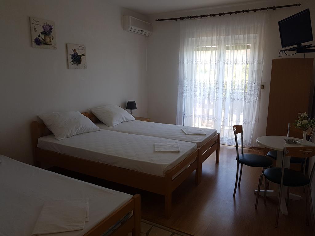 Apartments Plazibat Škrip Exteriör bild