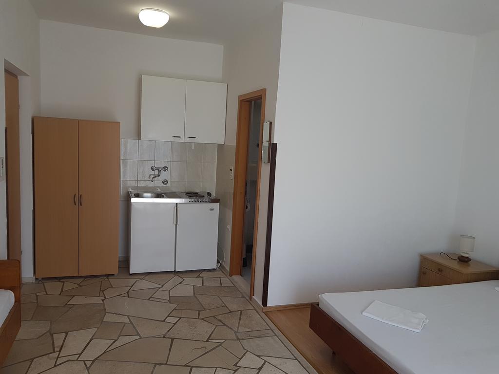 Apartments Plazibat Škrip Exteriör bild