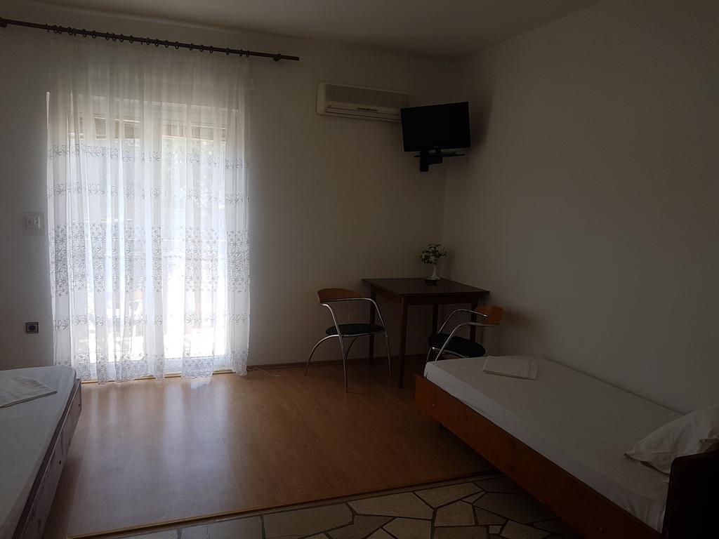 Apartments Plazibat Škrip Exteriör bild